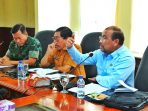 Wakil Ketua DPD RI Nono Sampono (kanan).